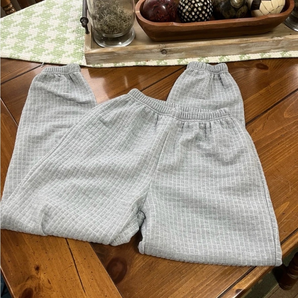 SHEIN Grey Quilted Textured Jogger Sweatpants - EUC - Size Small